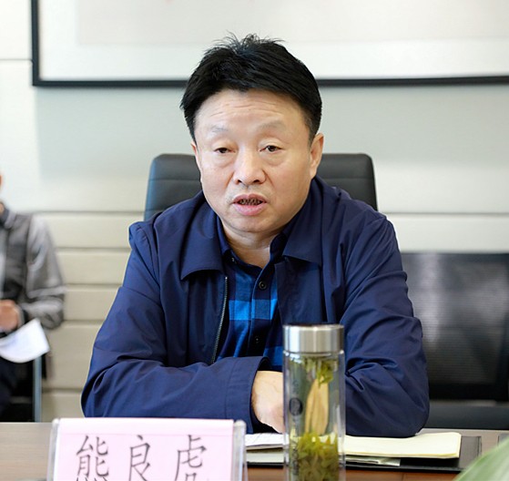 熊良虎在听取水环境公司专题汇报时强调：咬定指标、坚定信念，以决战决胜姿势完玉成年经营工作