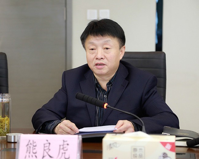 省人大常委会委员、环资工委主任李三原到陕西J9集团平台集团调研座谈