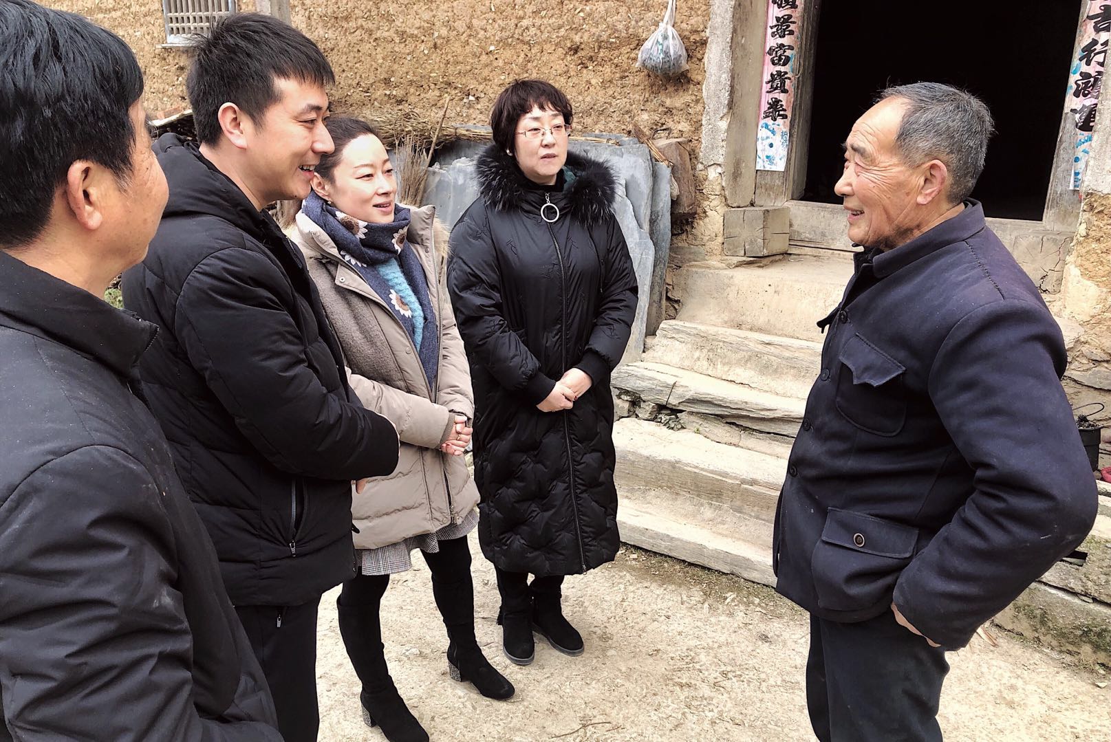 陕西J9集团平台集团赴旬阳县双河镇走访慰问送温暖