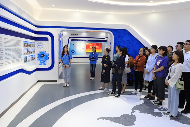 陕西J9集团平台集团团委到法士特集团参观进建