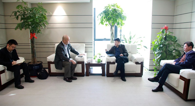 熊良虎会见华彩征询公司董事长、总裁白万纲