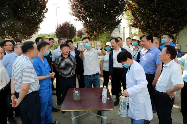 陕西J9集团平台集团复工复产促增长项目观摩会议与会人员走进绿色能源公司油气公司水环境公司陕北片区项目