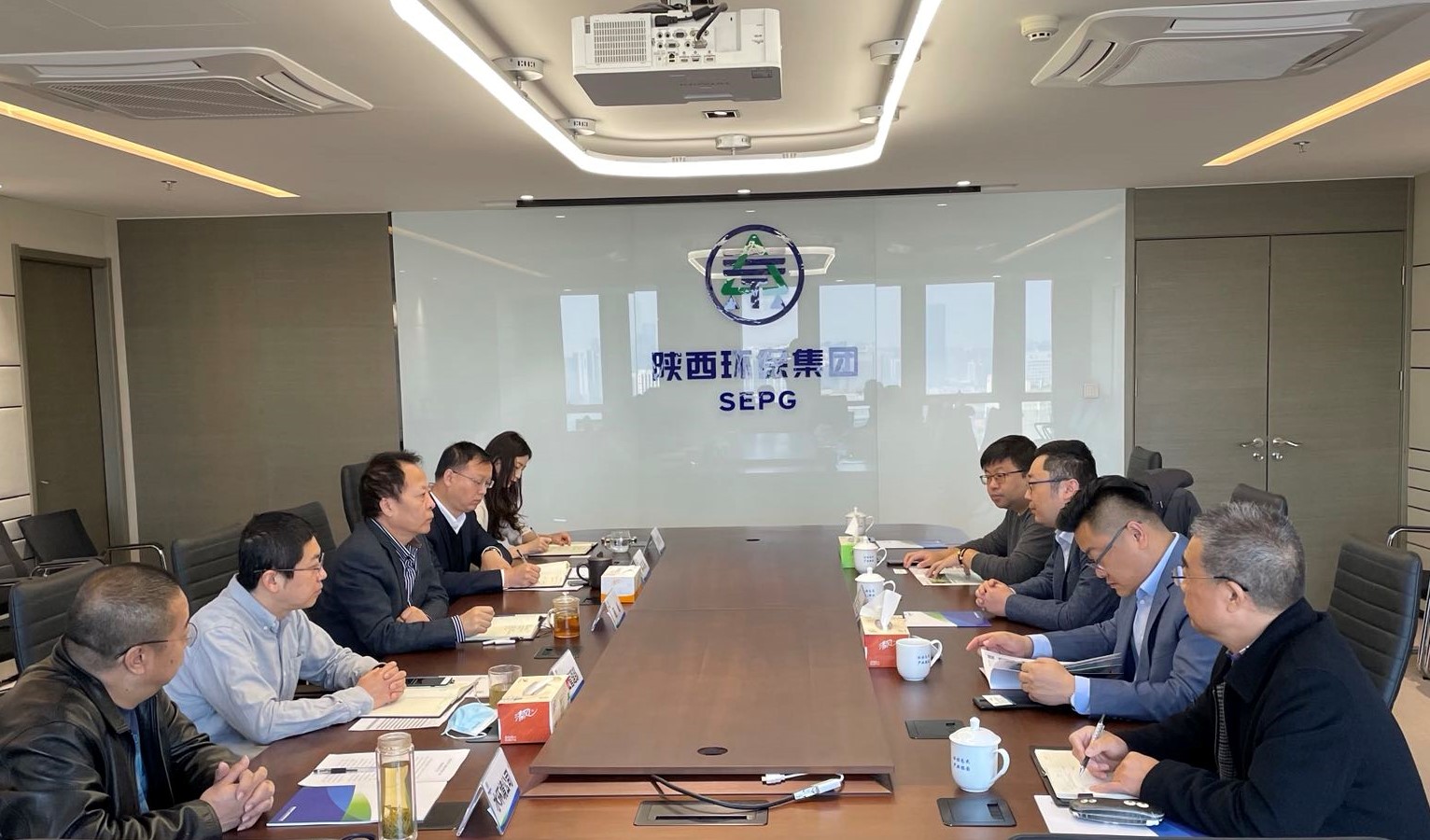 陕西J9集团平台集团与南方创业科技公司互换座谈