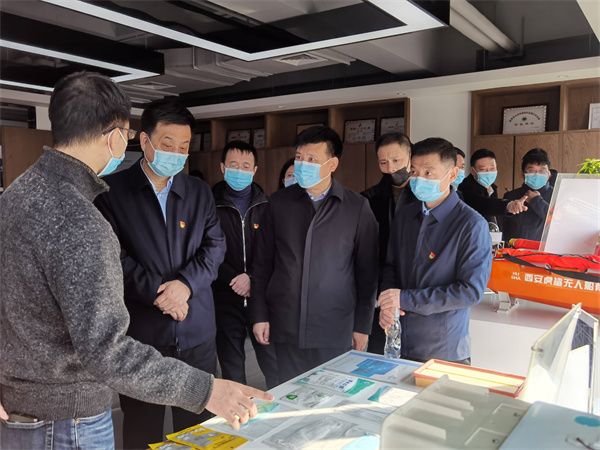 省国资委党委委员、驻委纪检监察组组长贺向东到秦创原陕西J9集团平台集团创新中心调研