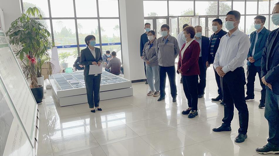 西安市人大常委会环境；し刹槌诙查抄组到水环境公司白鹿原水生态中心调研