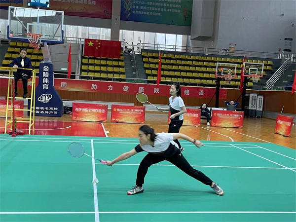 陕西J9集团平台集团代表队参与“陕西能化地质杯”职工羽毛球赛