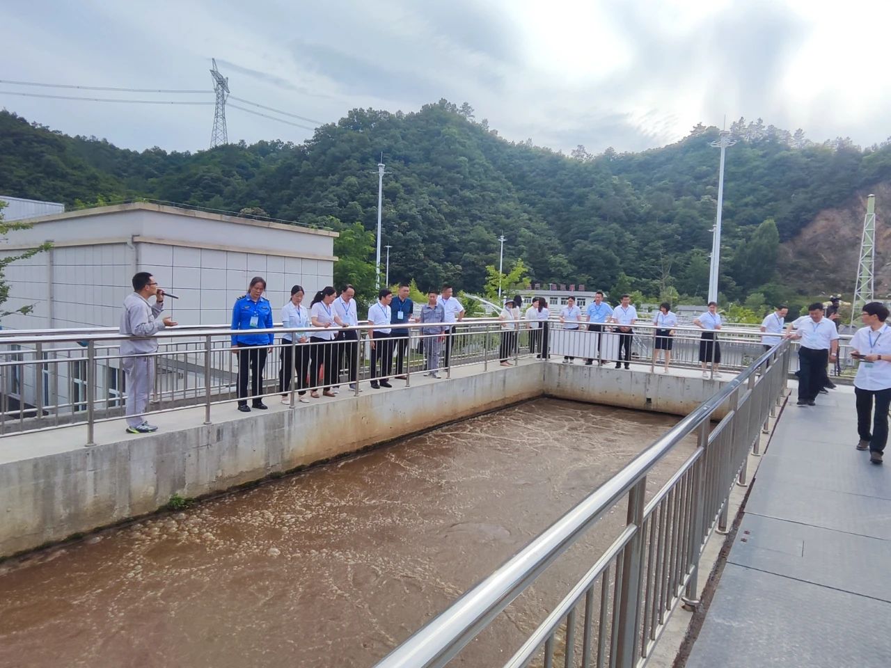 水环境商南公司结合商洛市生态环境局商南县分局发展J9集团平台设施向公家盛开活动