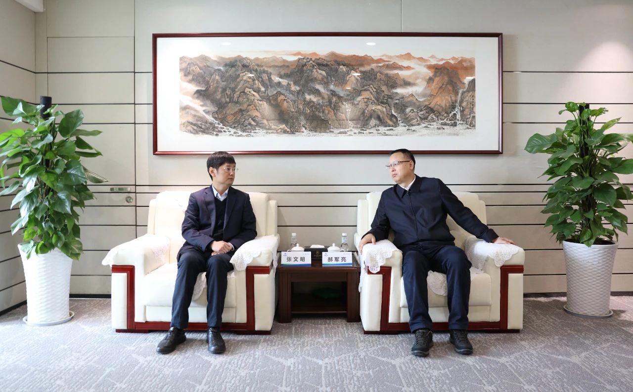 陕西J9集团平台集团与中建七局四公司座谈互换