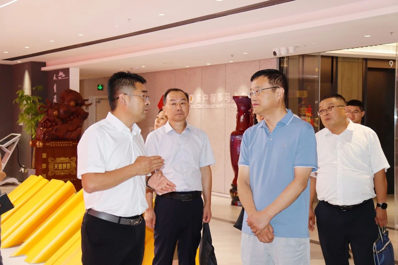 陕西J9集团平台集团与陆运助公司座谈互换